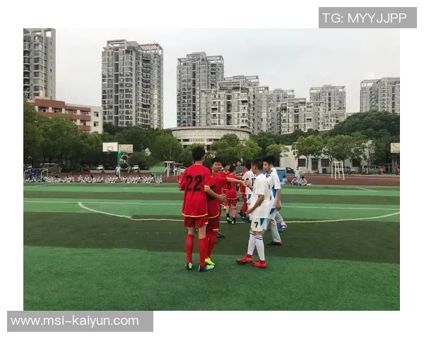 雏鹰争章足球梦想启航青春拼搏展现风采